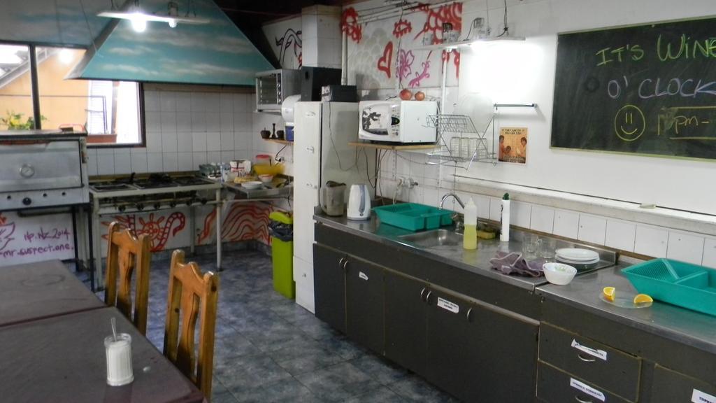 Punto Urbano Hostel Мендоса Экстерьер фото